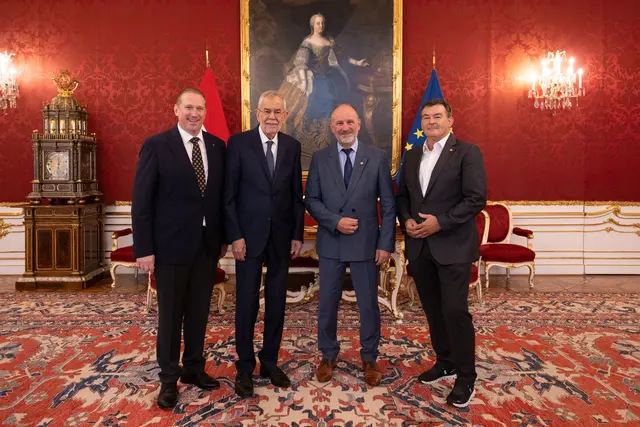 Günther Ruprecht, Vizepräsident des Bundesrates, Peter Samt, Präsident des Bundesrates, und Michael Wanner, Vizepräsident des Bundesrates (v. l.) wurden zum Gespräch mit Bundespräsident Alexander Van der Bellen eingeladen. | Foto:  Peter Lechner / HBF