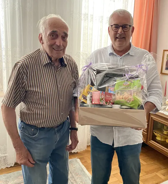 Jubilar und langjähriger Gemeinderat Josef Bierochs und Bürgermeister Franz Dam | Foto: Marktgemeinde Absdorf