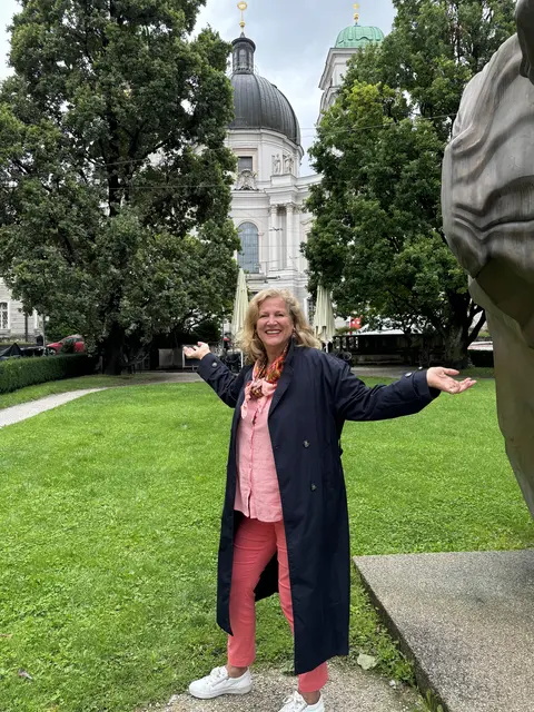 Die Salzburger Stadtführerin Inez Reichl schätzt die Vielfalt Salzburgs. Für sie versprüht jeder Stadtteil seinen ganz eigenen Charme.  | Foto: Lisa Gold