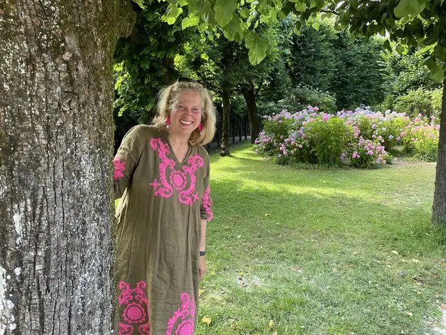 Stadtführerin Inez Reichl schätzt die grünen Oasen in der Stadt Salzburg. | Foto: Lisa Gold