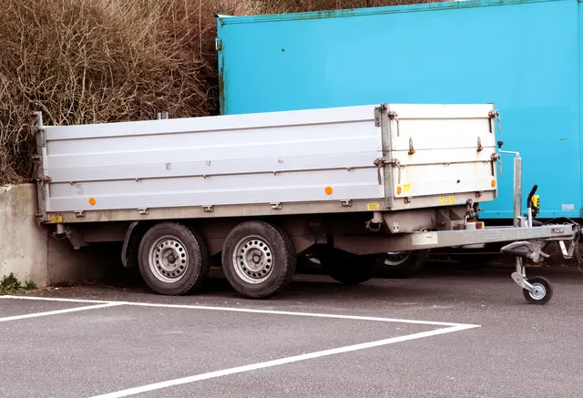 Er war auf einem öffentlichen Parkplatz abgestellt.(Symbolfoto) | Foto: stock.adobe.com/at/andreasalexander 