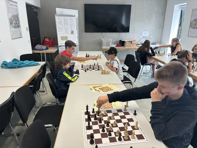 Sogar Schach kann man bei Sports4Fun ausprobieren.  Die Kinder und Jugendlichen sind sichtlich erfreut darüber. | Foto: Emanuel Hasenauer
