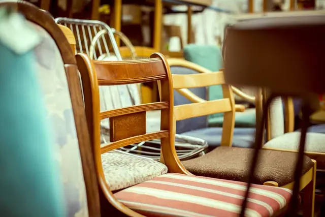 Pro Monat gehen rund 750 Möbelstücke – vom Hocker bis zum Doppelbett – auf die Reise. | Foto: Ho&amp;Ruck