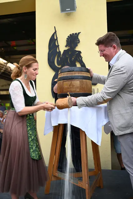 Bieranstich mit Carmen Jeitler-Cincelli und Christian Pehofer. | Foto: 2025psb/sap