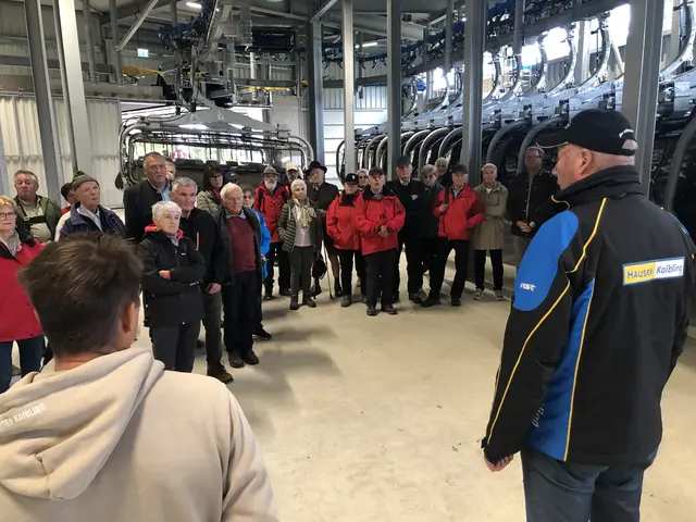 Der Betriebsleiter der Kaiblingbahn, Anton Schwab, informierte über die laufenden und geplanten Angebotsverbesserungen. | Foto: Hödl