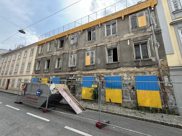 Das Haus sei ein Schandfleck auf der Wieden. Nun soll es endlich saniert werden, aber im Zuge dessen wurde um eine Kurzzeitvermietungsbewilligung angefragt. Das stört Grüne und KPÖ/Links. | Foto: Nathanael Peterlini/MeinBezirk