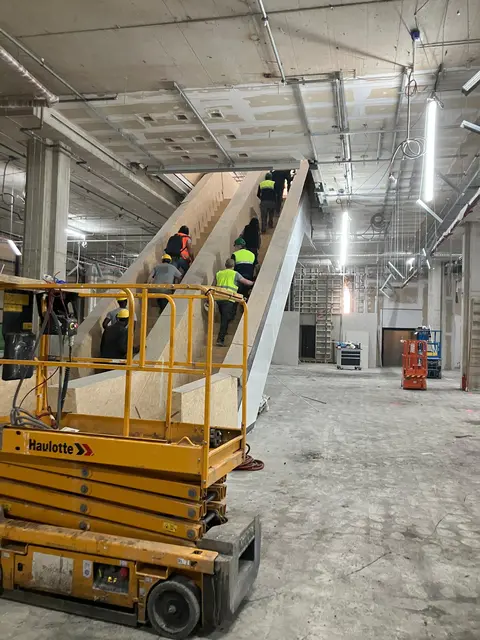 Kontrolle im Geschäftslokal: Finanzpolizei deckt Lohndumping bei Umbau eines Geschäftslokals in der PlusCity auf. | Foto: BMF/ABB