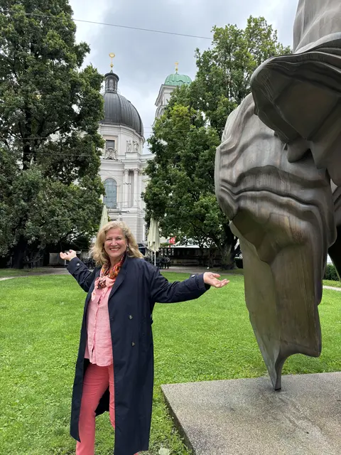Die Salzburger Stadtführerin Inez Reichl schätzt die Vielfalt Salzburgs. Für sie versprüht jeder Stadtteil seinen ganz eigenen Charme.  | Foto: Lisa Gold