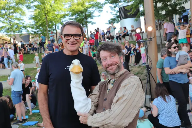 Sepp Zirkl mit Daniel Wagner von der Zitadelle Puppet Company, der sich als echtes Highlight von La Strada erwies. | Foto: Edith Ertl