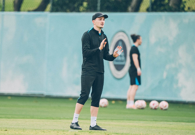 Der FAC hat einen neuen Cheftrainer gefunden. Mit dem 30-jährigen Sinan Bytyqi übernimmt ein sehr junger, aber trotzdem erfahrener Trainer den Posten.  | Foto: Sinan Bytyqi