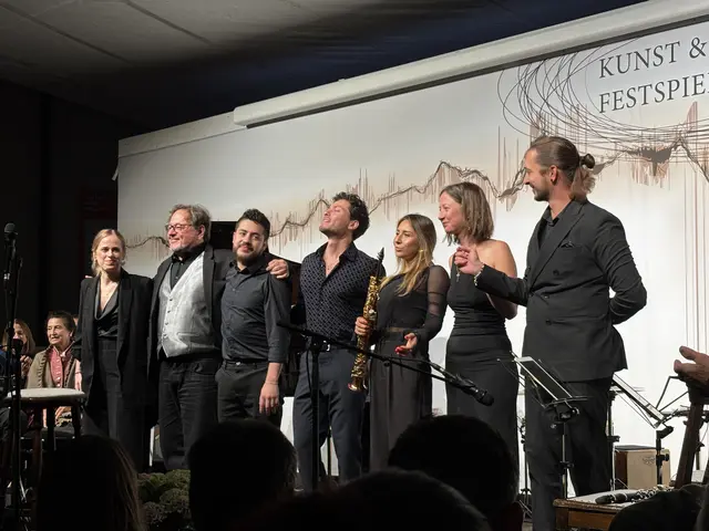 Das Vienna Tango Sextet mit Tenor Julian Henao Gonzalez.  | Foto: Theresa Vogl