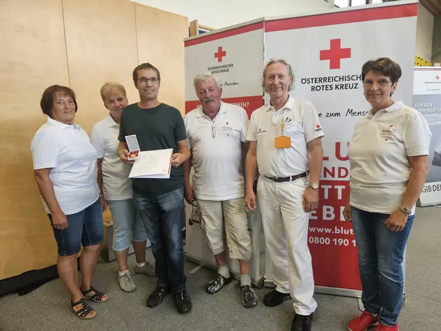Annemarie Lemke, Maria Weixlbraun, Roman Loishandl-Weiß, Karl Pöltner, Wilhelm Rizek und Herta Pichler bei der Blutspendeaktion 2025 in Echsenbach (v.l.). | Foto: Marktgemeinde Echsenbach