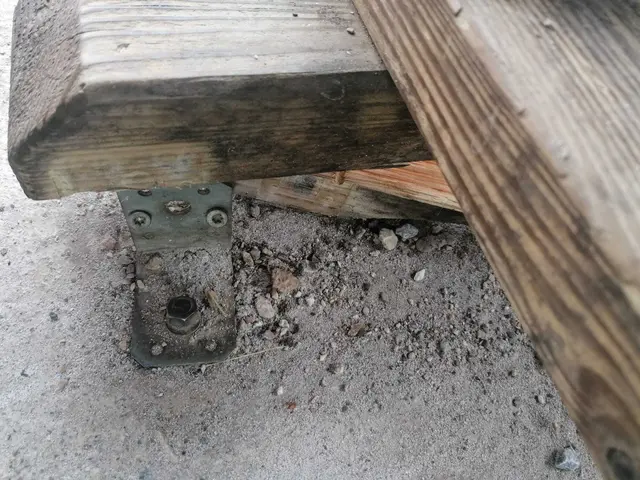 Auch am Spielplatz: Die Befestigung einer Sitzbank wurde mutwillig herausgerissen. | Foto: St. Peter-Freienstein