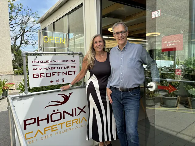 Monika Lechner und Gerald Krähsmaier wollen Trauergästen am Zentralfriedhof ein ruhiges Ambiente bieten.  | Foto: Luca Arztmann/MeinBezirk