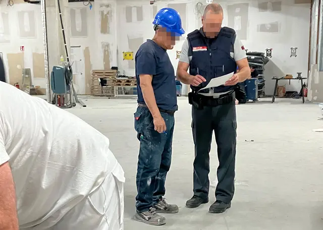 Kontrolle im Geschäftslokal: Finanzpolizei deckt Lohndumping bei Umbau eines Geschäftslokals in der PlusCity auf.
 | Foto: BMF/ABB