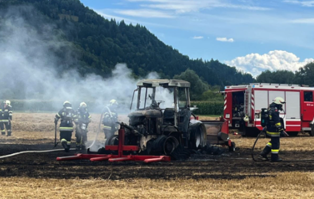Der Traktor wurde zur Gänze beschädigt. | Foto: Freiwillige Feuerwehr Friesach