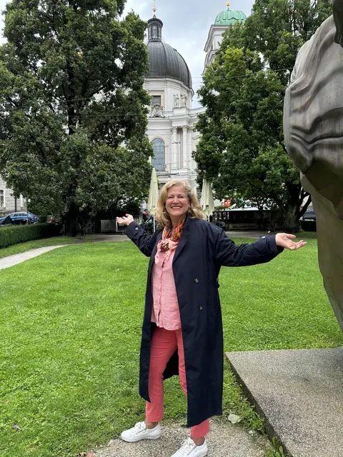 Die Salzburger Stadtführerin Inez Reichl schätzt die Vielfalt Salzburgs. Für sie versprüht jeder Stadtteil seinen ganz eigenen Charme.  | Foto: Lisa Gold
