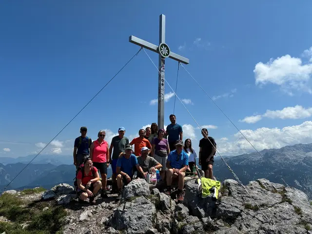 Gemeinsam feierten die Mitglieder des Alpenverein Enns das Jubiläum am Gr. Donnerkogel. | Foto: Alpenverein Enns