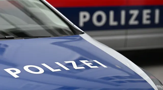 In der Oberen Augartenstraße stießen ein Polizeiauto und ein Wagen eines Rettungsdienstes ineinander. (Symbolfoto) | Foto: HELMUT FOHRINGER / APA / picturedesk.com