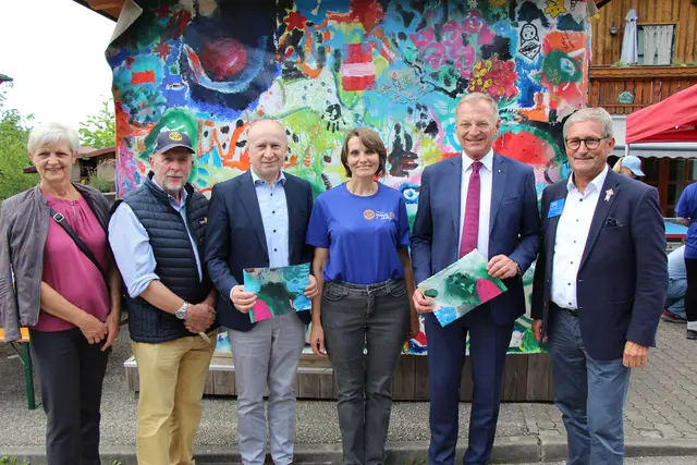 Bürgermeisterin Katharina Seebacher, Felix Spitzer vom RC Bad Ischl(Camp-Koordinator), Botschafter Vasyl Khymynets, Tamara Nedobor, LAndeshauptmann Thomas Stelzer, Walter Ebner vom RC Gmunden (v.li.). | Foto: MeinBezirk/Staudinger