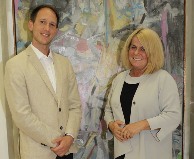 Integrationsbeauftragter Kristijan Miksche und Integrationsreferentin Vizebürgermeisterin Gerda Sandriesser (SPÖ) nehmen im Namen der Stadt Villach sowohl "echte" Villacher als auch "Zugereiste" in die Pflicht. | Foto: Stadt Villach/Kompan