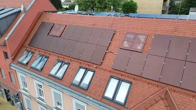 Die spezielle Photovoltaikanlage ist optimal für die historische Landschaft. | Foto: Solana
