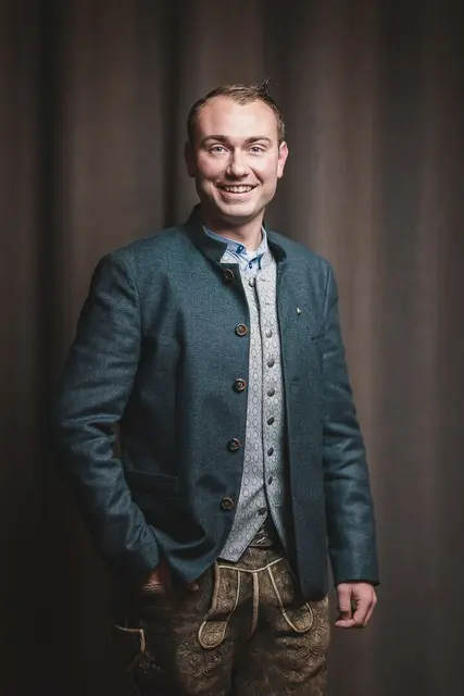 Bürgermeister Domenik David spricht darüber, was sich in Kaprun alles tut. | Foto: Gemeinde Kaprun