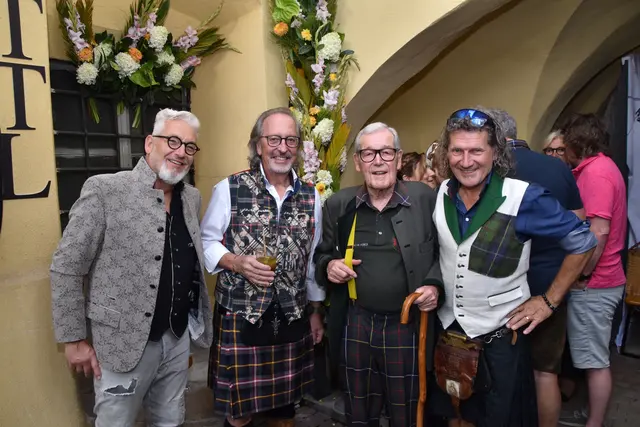 Thomas Rettl (g.r.) mit Thomas Koch, Wolfgang Messing und Hans Rettl, sen. feierten einen kultigen und romantischen Kirchtag in Villach.