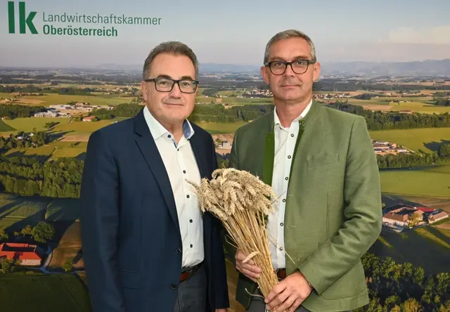 Im Bild (von links): Helmut Feitzlmayr, Leiter der Abteilung Pflanzenbau der LKOÖ und LK OÖ-Präsident Franz Waldenberger. | Foto: LK OÖ