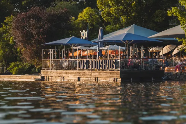 In der Donaustadt gibt es immer wieder Events. Im Bootshaus gibt es Wein, ein Feuerwerk und Party. | Foto: DasBootshaus