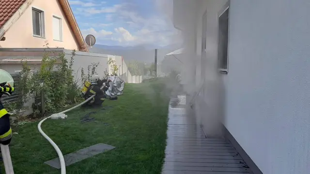 Wegen Stromausfalls entdeckten die Bewohner im Keller starken Rauch. | Foto: Freiwillige Feuerwehr Krumpendorf