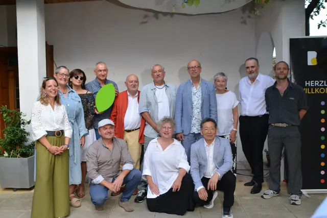 Die Teilnehmenden der 55. Rabnitztaler Malerwochen präsentierten bei der feierlichen Finissage ihre Werke aus Malerei, Zeichnung und Bildhauerei. | Foto: Rosenberger