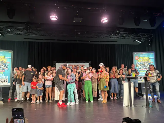 Marlene strahlte mit dem Team um die Wette. | Foto: MeinBezirk/Jung