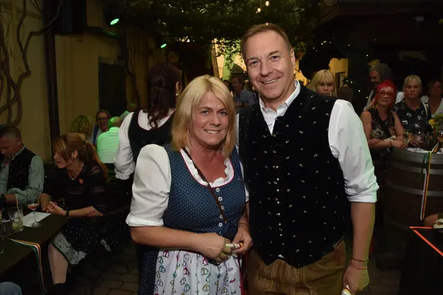 Schauten auf einen Sprung vorbei: Kirchtagsobfrau Gerda Sandriesser und Christian Kohlmayer, Teil des Organisationsteams