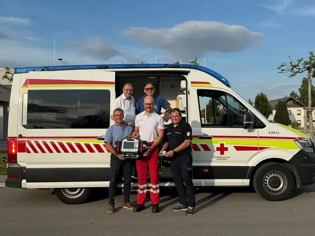 1. Reihe: Vizebürgermeister Engelbert Bründl, Jonas Schwarzbauer, Gemeinderat Daniel Ortner
2. Reihe: Bürgermeister Robert Wimmer und Fraktionsobmann Wolfgang Amstler
 | Foto: RK/LV OÖ