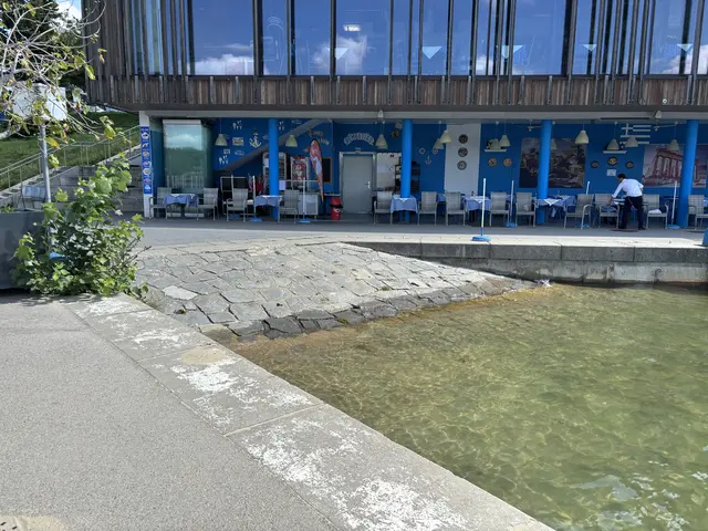 Die Sliprampe am CopaBeach ist sehr abschüssig. Mit einem Rollstuhl kommt man hier zwar ins Wasser hinein, aber nur sehr schwer wieder hinaus. | Foto: Sarah Marie Piskur / MeinBezirk