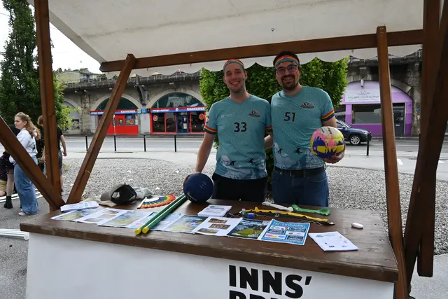 Die Glacier Giants vom Quadball hatten auch einen eigenen Stand am Messevorplatz. | Foto: Königer