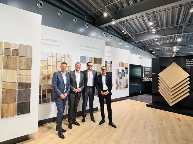 Gruppenleitung: Hannes Mitterweissacher, Frank Bölling, Michael Egger jun., Thomas Leissing im Egger Forum. | Foto: Kogler