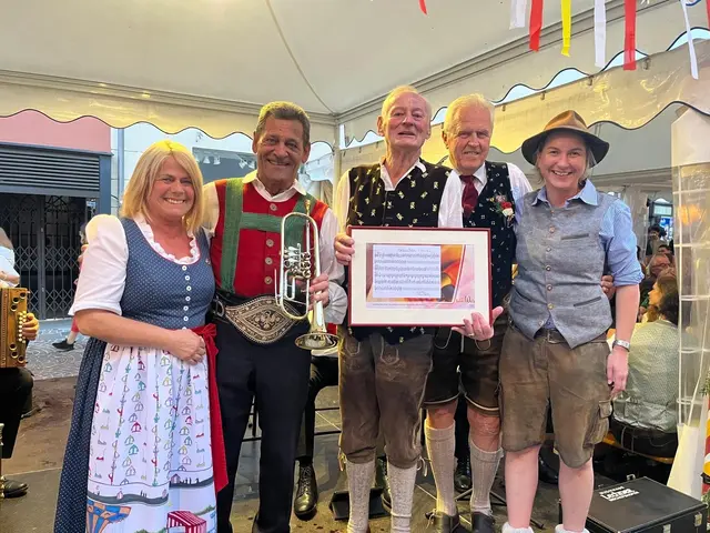 Franz Posch bekam ein ganz besonderes Geschenk am 80. Villacher Kirchtag. | Foto: Villacher Kirchtag