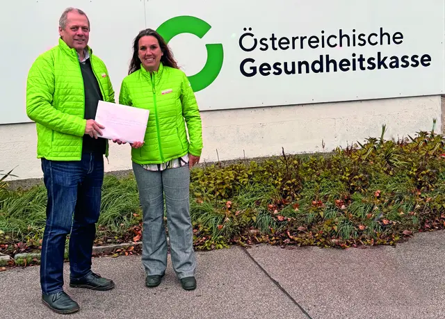 Thomas Grabetz und Ulrike Fischer (die Grünen) sammelten Unterschriften für die 3. Kassenarztstelle. | Foto: Die Grünen
