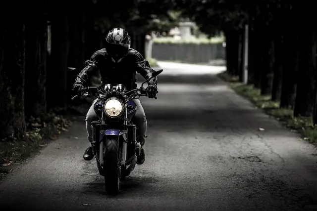 Ein Motorradfahrer war auf der B311 anstatt erlaubter 100 km/h mit 166 km/h unterwegs. | Foto: pixabay