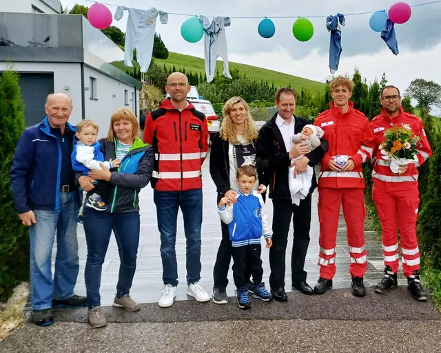 Sanitäter und Notarzt halfen erfolgreich bei der Entbindung. | Foto: ÖRK Bezirksstelle Vöcklabruck