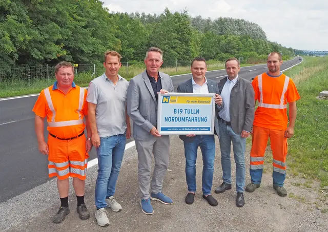 Gerhard Wallner (Straßenmeisterei Tulln), Michael Bamberger (Leiter der Straßenmeisterei Tulln), Vizebürgermeister RegR. Wolfgang Mayrhofer (Stadtgemeinde Tulln), Landtagsabgeordneter Andreas Bors (i.V. LH-Stv. Udo Landbauer), Harald Kaufmann (Leiter der NÖ Straßenbauabteilung Tulln), Lukas Gassner (Straßenmeisterei Tulln). | Foto: NÖ STD