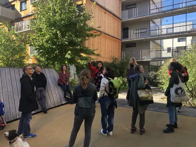 Was tut sich eigentlich in der Donaustadt? Bei einer Stadtteiltour kann man das herausfinden. | Foto: Austria Guides For Future