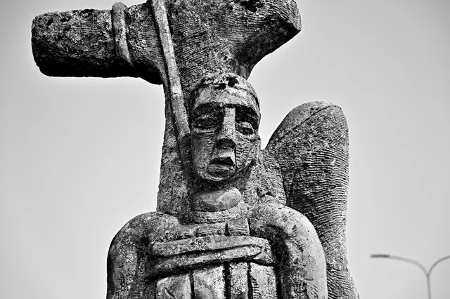 Heiliger Koloman (Detail): Skulptur der St. Pöltner Bildhauer Robert und Andreas Herfert. | Foto: Hans-Peter Kriener
