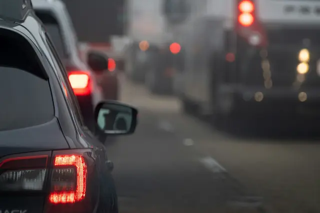 Viele Gefahren lauern im Verkehr. | Foto: Samuel Girven/unsplash