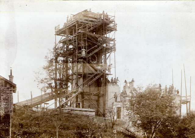 Beim großen Umbau der Kirche durch Pfarrer Josef Mangst in den Jahren 1898 und 1899 erhielt die Kapruner Kirche St. Margaretha ihr heutiges Aussehen (Pfarre Kaprun). | Foto: Pfarre Kaprun