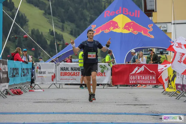 Pure Erleichterung und Glücksgefühle beim Zieleinlauf: Marlon Widmer (27) hat einen sensationellen zweiten Platz beim Ultra Trailrun in Obertauern erreicht. | Foto: Katrin Christandl