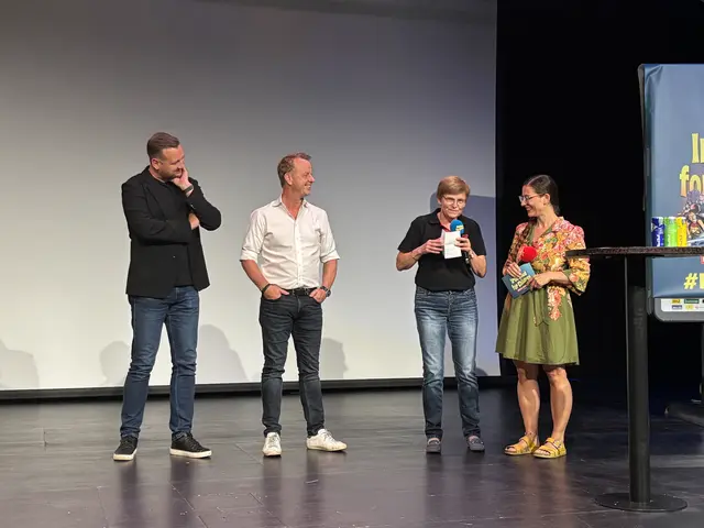 Die Bürgermeister der Partnergemeinden Thomas Rauninger, Mario Abl, die Vizebürgermeisterin Birgit Sandler und Moderatorin Annegret Liebminger (v. l.). | Foto: MeinBezirk/Jung