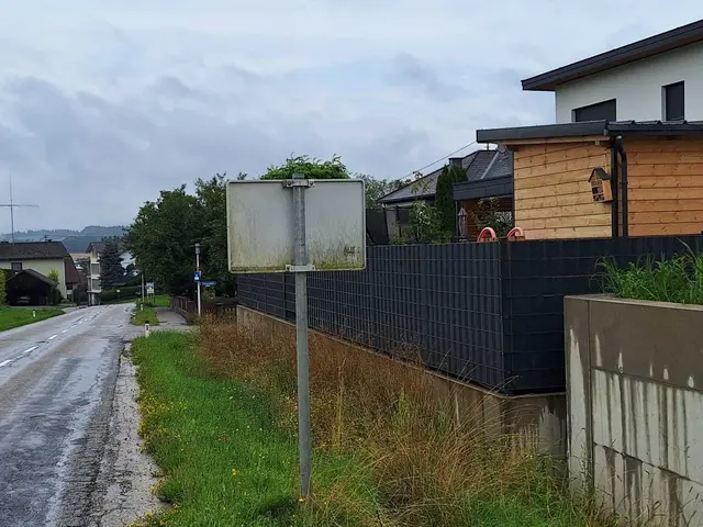 Die Schildorner Straße in Waldzell: Hier fehlt seit Montag eine Ortstafel. | Foto: Gemeinde Waldzell